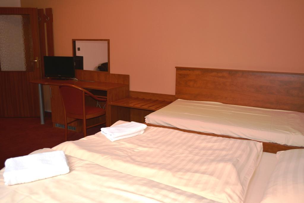 Hotel Koruna Karlštejn エクステリア 写真