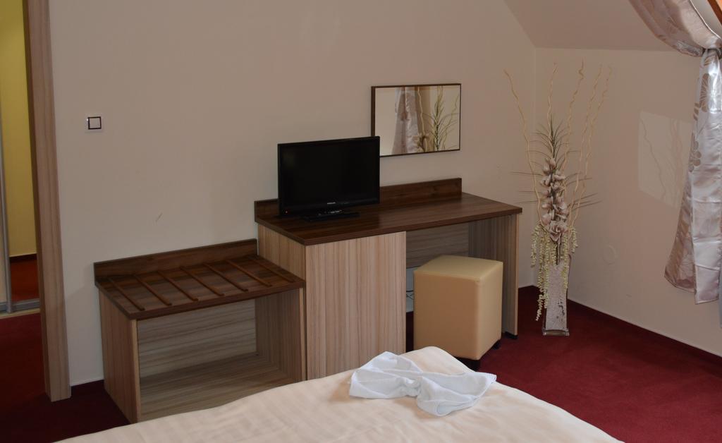 Hotel Koruna Karlštejn エクステリア 写真