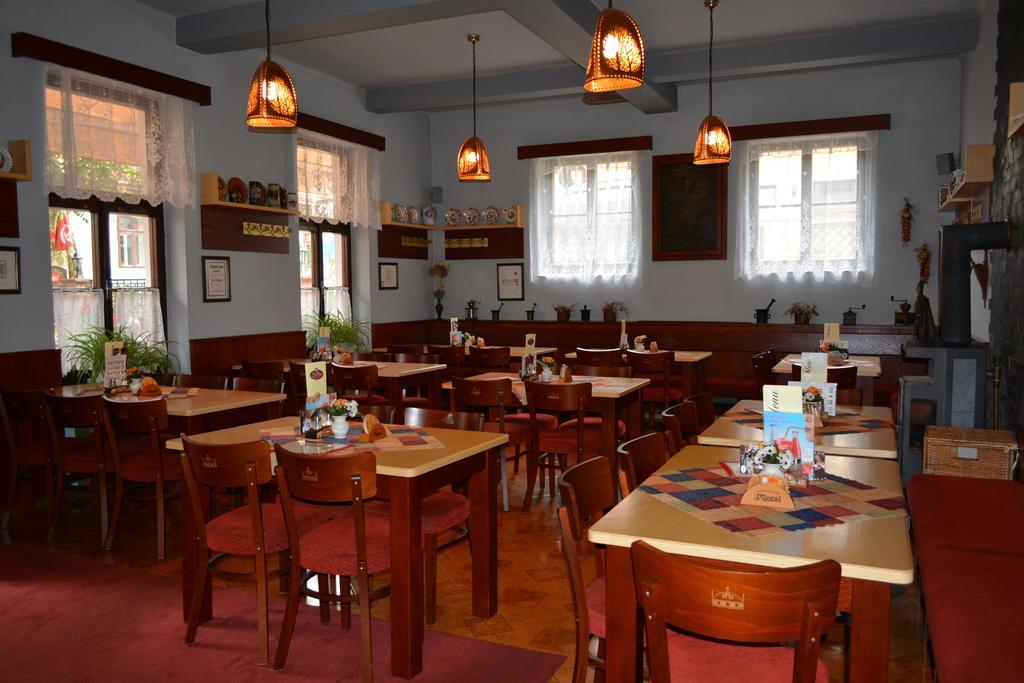 Hotel Koruna Karlštejn エクステリア 写真